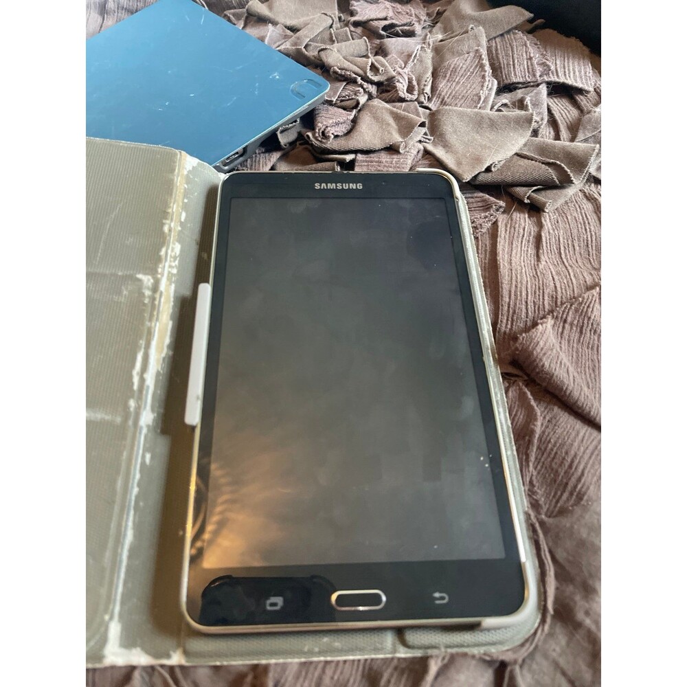 Legacy Device - Samsung Galaxy Tab 4; 7-inch B&N Nook Edition E-Reader with Case